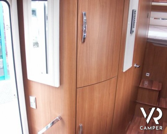 Hymer Tramp 614 SL: camper usato semintegrale con letto matrimoniale in coda e garage.