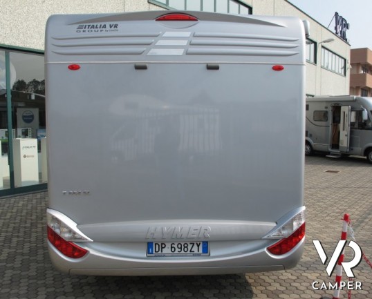 Hymer Tramp 664 SL: camper usato Hymer semintegrale con letto matrimoniale in coda, ampia dinette e bagno con doccia separata.