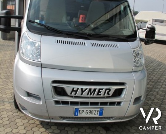 Hymer Tramp 664 SL: camper usato Hymer semintegrale con letto matrimoniale in coda, ampia dinette e bagno con doccia separata.