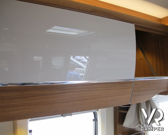 Hymer Tramp 678 CL Gold Limited: camper semintegrale nuovo in versione speciale con letti gemelli in coda e ampio garage, letto basculante su dinette