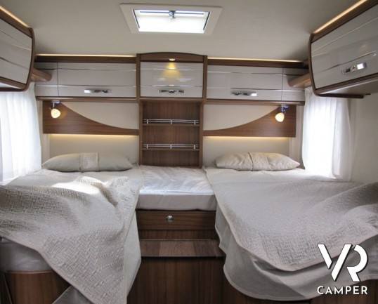 Hymer Tramp 678 CL Gold Limited: camper semintegrale nuovo in versione speciale con letti gemelli in coda e ampio garage, letto basculante su dinette
