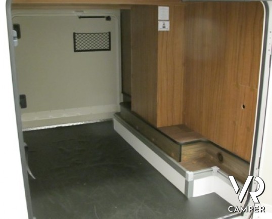 Hymer Tramp 678 CL Gold Limited: camper nuovo Hymer in versione speciale con letto basculante, letti gemelli e dinette a "L" grande.