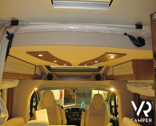 Hymer Tramp 678 CL Gold Limited: camper nuovo Hymer in versione speciale con letto basculante, letti gemelli e dinette a "L" grande.