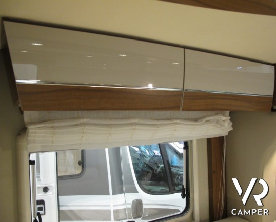 Hymer Tramp 678 CL Gold Limited: camper nuovo Hymer in versione speciale con letto basculante, letti gemelli e dinette a "L" grande.