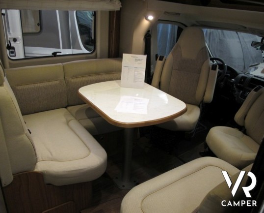 Hymer Tramp 678 CL Gold Limited: camper nuovo Hymer in versione speciale con letto basculante, letti gemelli e dinette a "L" grande.