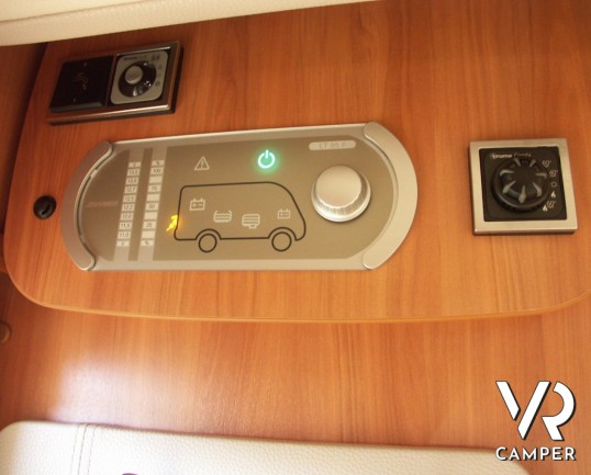 Hymer Tramp 678 cl: semintegrale su Ducato con letti gemelli, ampio garage e letto basculante in italian Edition.