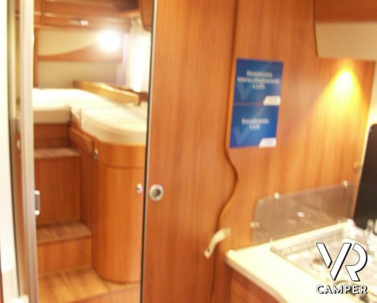 Hymer Tramp 678 cl: semintegrale su Ducato con letti gemelli, ampio garage e letto basculante in italian Edition.