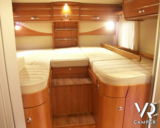 Hymer Tramp 678 cl: semintegrale su Ducato con letti gemelli, ampio garage e letto basculante in italian Edition.