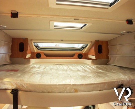 Hymer Tramp 678 cl: semintegrale su Ducato con letti gemelli, ampio garage e letto basculante in italian Edition.