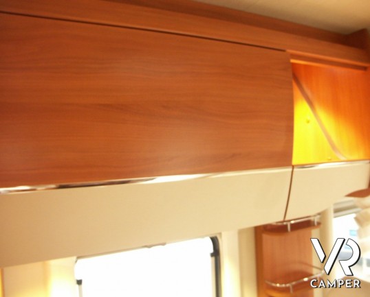 Hymer Tramp 678 cl: semintegrale su Ducato con letti gemelli, ampio garage e letto basculante in italian Edition.