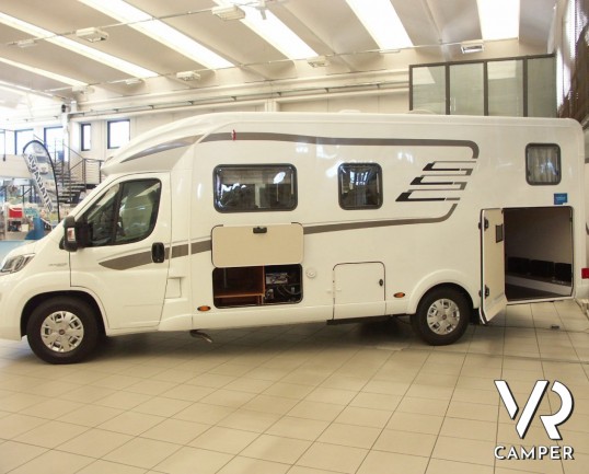 Hymer Tramp 678 cl: semintegrale su Ducato con letti gemelli, ampio garage e letto basculante in italian Edition.