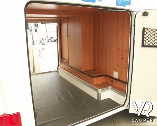 Hymer Tramp 678 cl: semintegrale su Ducato con letti gemelli, ampio garage e letto basculante in italian Edition.