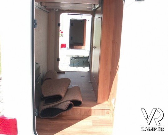 Hymer Van 314 SL: semintegrale piccolo con garage e doppio pavimento