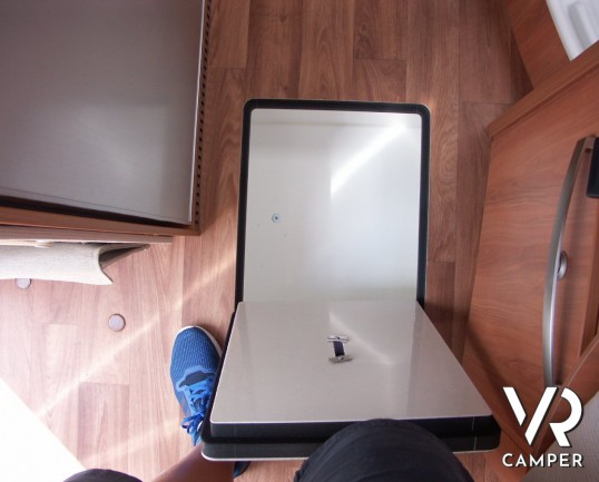 Hymer Van 314 SL: semintegrale piccolo con garage e doppio pavimento