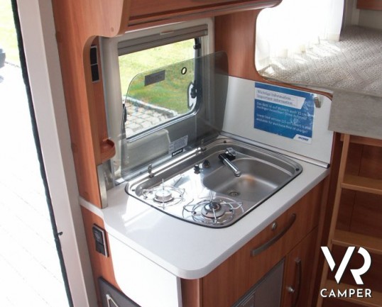 Hymer Van 314 SL: semintegrale piccolo con garage e doppio pavimento