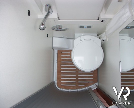 Hymer Van 314 SL: semintegrale piccolo con garage e doppio pavimento