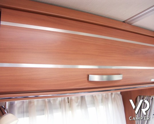 Hymer Van 314 SL: semintegrale piccolo con garage e doppio pavimento