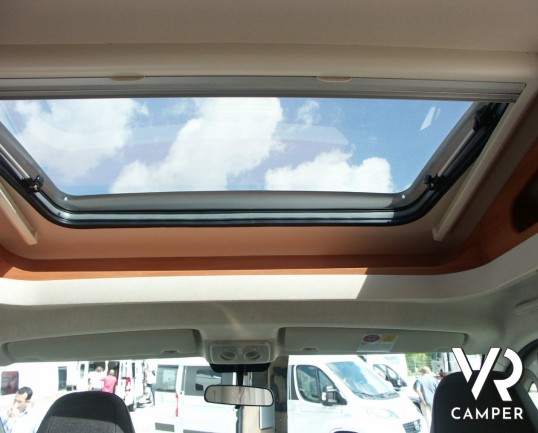 Hymer Van 314 SL: semintegrale piccolo con garage e doppio pavimento