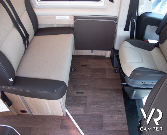 Hymer Car Ayes Rock: furgone 2 posti compatto con letto matrimoniale in coda e bagno