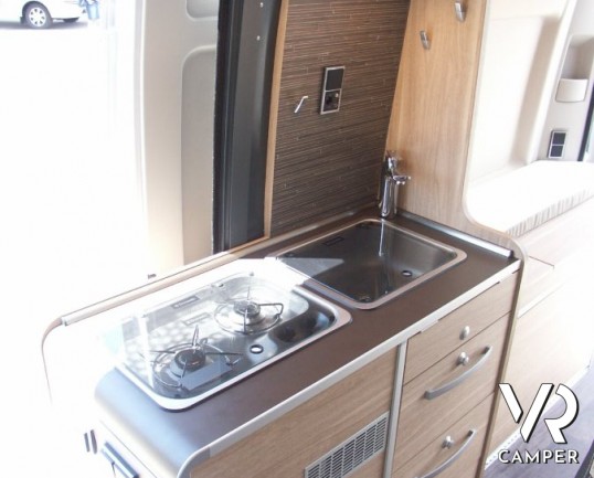 Hymer Car Ayes Rock: furgone 2 posti compatto con letto matrimoniale in coda e bagno