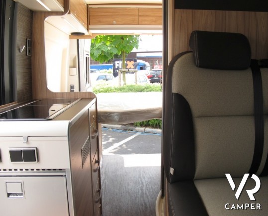 Hymer Car Ayes Rock: camper furgonato con letto sul tetto per i 4 posti di lunghezza 5,41 metri