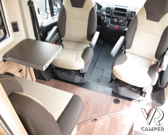 Hymer Car Ayes Rock: camper furgonato con letto sul tetto per i 4 posti di lunghezza 5,41 metri