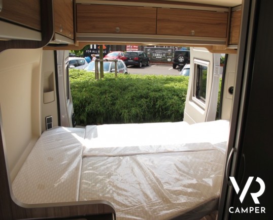 Hymer Car Ayes Rock: camper furgonato con letto sul tetto per i 4 posti di lunghezza 5,41 metri