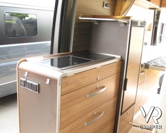 HymerCar Grand Canyon: camper puro attrezzato per le vacanze con letto matrimoniale posteriore e frigorifero grande