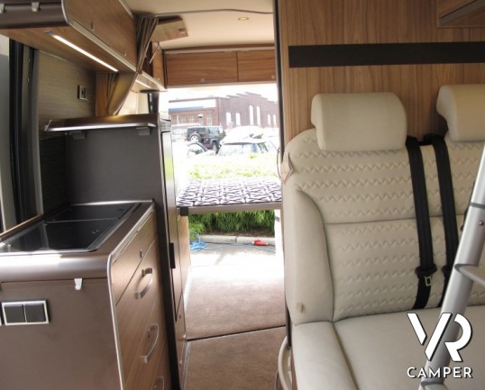 HymerCar Grand Canyon: camper puro attrezzato per le vacanze con letto matrimoniale posteriore e frigorifero grande