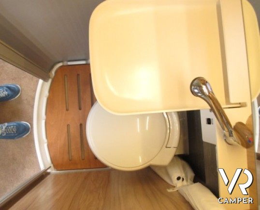 HymerCar Grand Canyon: camper puro attrezzato per le vacanze con letto matrimoniale posteriore e frigorifero grande