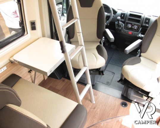 HymerCar Grand Canyon: camper puro attrezzato per le vacanze con letto matrimoniale posteriore e frigorifero grande