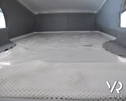 HymerCar Grand Canyon: furgonato su mercedes benz con letto matrimoniale in coda e possibilità di letto sul tetto apribile