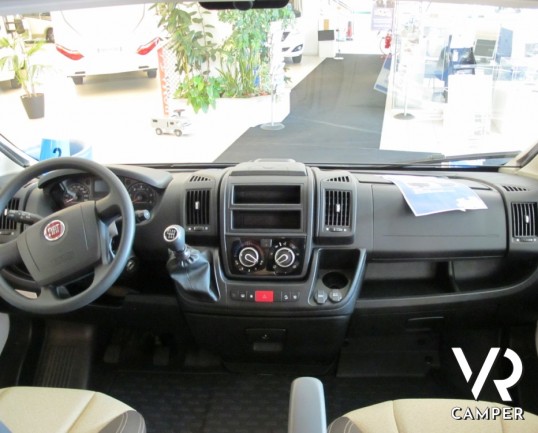 HymerCar Grand Canyon: furgonato su mercedes benz con letto matrimoniale in coda e possibilità di letto sul tetto apribile