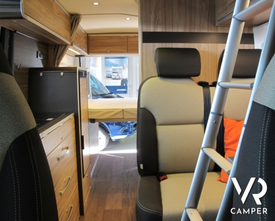 HymerCar Grand Canyon: furgonato su mercedes benz con letto matrimoniale in coda e possibilità di letto sul tetto apribile