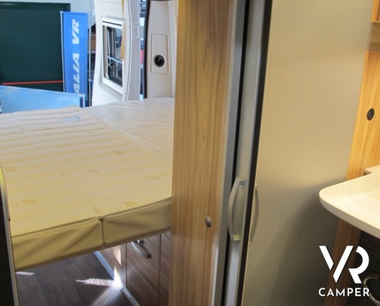 HymerCar Grand Canyon: furgonato su mercedes benz con letto matrimoniale in coda e possibilità di letto sul tetto apribile