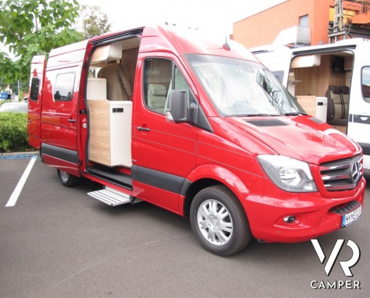 HymerCar Grand Canyon S: camper furgonato su mercedes con trazione posteriore, frigorifero grande e ampio letto posteriore.