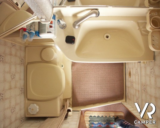 Hymermobil 544: camper usati motorhome a Torino. Ottimo motorhome usato compatto e di alta qualità