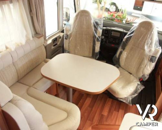 Hymer Exsis-I 504: camper motorhome nuovo di piccole dimensioni con letto matrimoniale, garage per scooter, letto basculante.