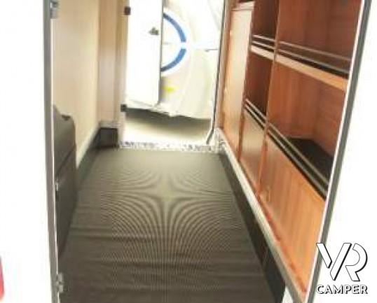 Hymer Exsis-I 504: camper motorhome nuovo di piccole dimensioni con letto matrimoniale, garage per scooter, letto basculante.