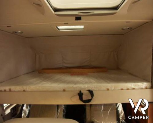 Hymer Exsis-I 504: camper motorhome nuovo di piccole dimensioni con letto matrimoniale, garage per scooter, letto basculante.