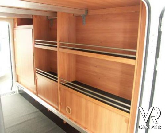 Hymer Exsis-I 504: camper motorhome nuovo di piccole dimensioni con letto matrimoniale, garage per scooter, letto basculante.