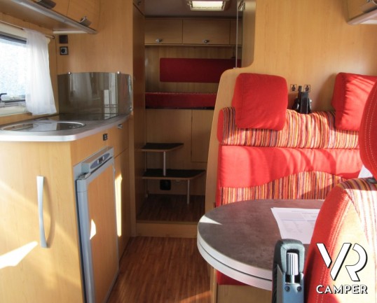 Itineo 610 G: camper motorhome in vendita usato a Torino, compatto, 4 posti con garage e ampia vivibilità interna