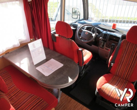 Itineo 610 G: camper motorhome in vendita usato a Torino, compatto, 4 posti con garage e ampia vivibilità interna