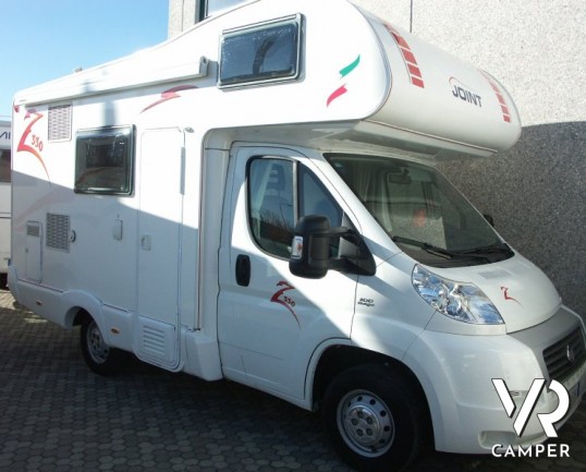 Joint Z330: occasione camper compatto, 4 posti letto di piccole dimensioni.