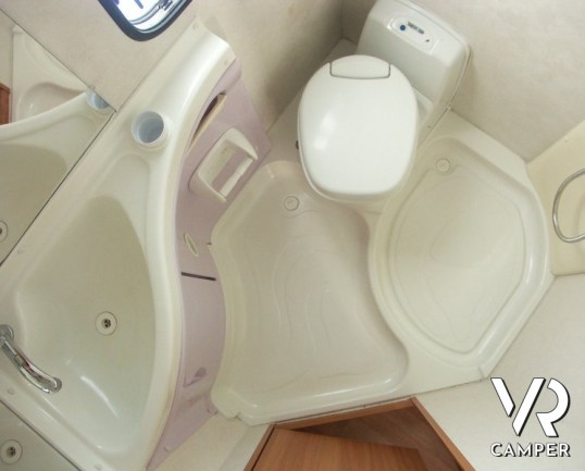 Joint Z330: occasione camper compatto, 4 posti letto di piccole dimensioni.