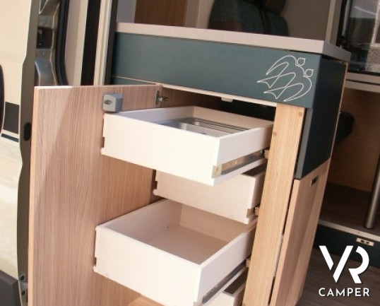 Knaus Boxlife 540 MK: furgone attrezzato compatto con letti a castello posteriori e basculante 4 posti, dalle dimensioni compatte.