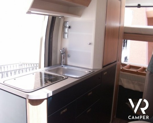 Knaus Boxlife 540 MK: furgone attrezzato compatto con letti a castello posteriori e basculante 4 posti, dalle dimensioni compatte.