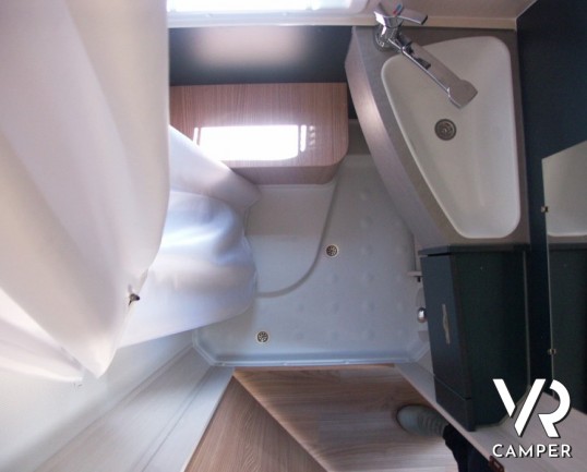 Knaus Boxlife 540 MK: furgone attrezzato compatto con letti a castello posteriori e basculante 4 posti, dalle dimensioni compatte.