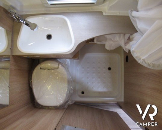 Knaus Boxstar Family 600: furgonato 5 posti a dormire con doppio letto matrimoniale posteriore basculante, qualità tedesca Knaus