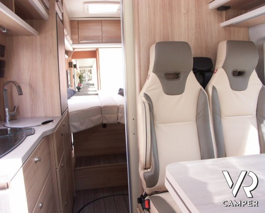 Knaus Boxstar Freeway 630: furgone attrezzato nuovo in Piemonte con letti gemelli in coda e bagno con doccia separabile